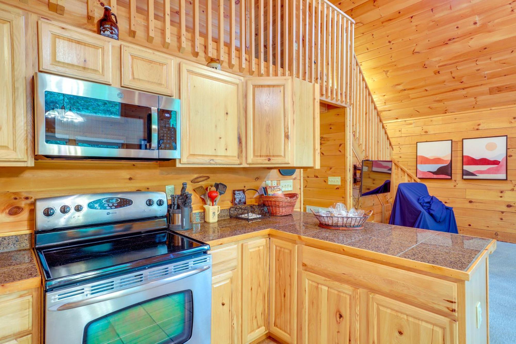 Moonshine Manor Cabin With Hot Tub, Near Lake Lure Exterior photo