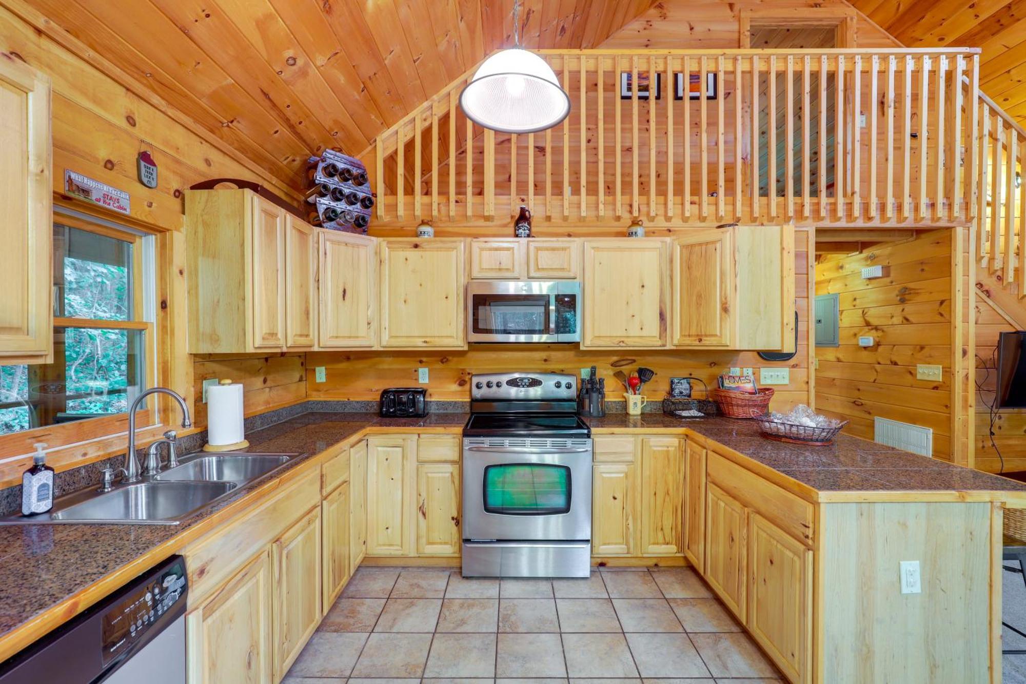 Moonshine Manor Cabin With Hot Tub, Near Lake Lure Exterior photo